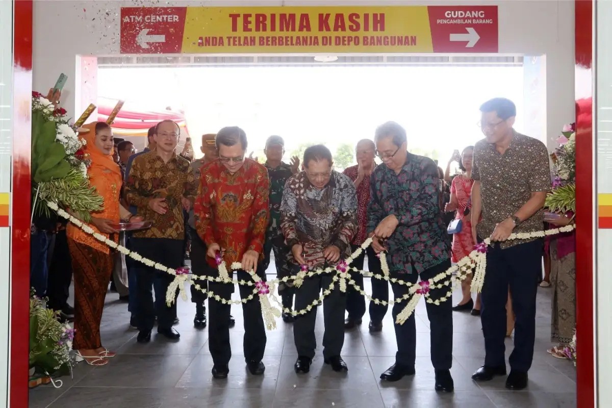 Grand Opening Gerai Ke-13 Depo Bangunan Di Rajawali Surabaya, Jawa Timur
