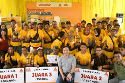 Grandfinal Lomba Pasang Keramik bersama Sika di Depo Bangunan Pondok Gede
